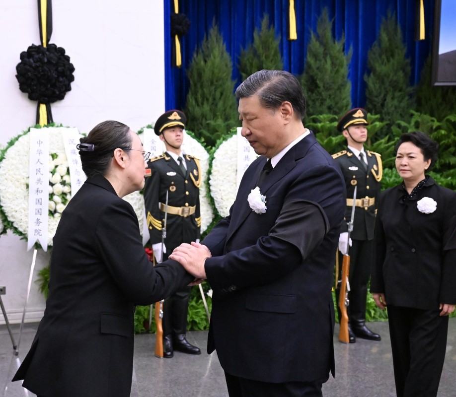 李克强同志遗体在京火化习近平李强赵乐际王沪宁蔡奇丁薛祥李希韩正等到八宝山革命公墓送别