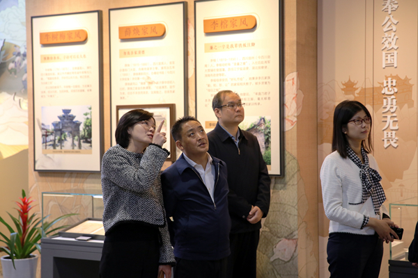 新时代纪检监察系统先进典型事迹报告团成员参观天府家风馆