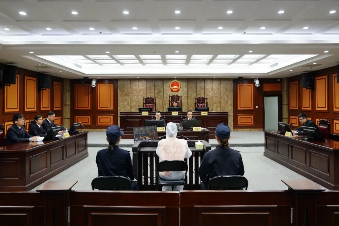 受贿近1344万 广西一女县委书记一审获刑10年半